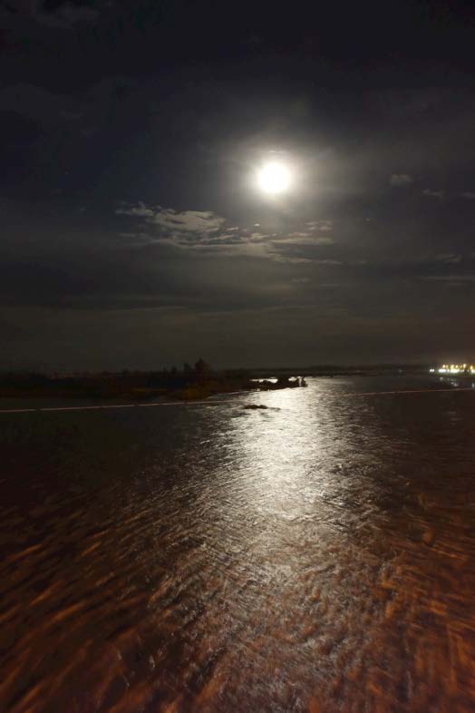 伊犁河的月光